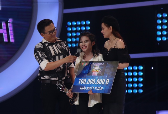 Hoài Linh “đe dọa” Xuân Bắc vì chê giọng hát địa phương khó nghe - 10 Đêm diễn thứ 6 đã khép lại, Thiên Phúc giành chiến thắng “đầu tay” với 35 điểm và nhận được giải thưởng 100 triệu đồng. Trong tập phát sóng tiếp theo, Thiên Phúc sẽ có màn hóa thân thành nghệ sĩ Hề Sa.