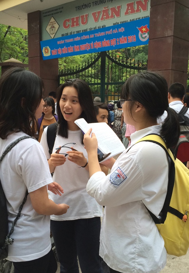 100 thí sinh có điểm thi vào lớp 10 cao nhất Hà Nội - 1
Các thí sinh có nhu cầu phúc khảo bài thi thì làm đơn nộp về Phòng GD&ĐT, hạn chót là ngày 28/6. Kết quả phúc khảo sẽ được thông báo tới thí sinh vào ngày 11/7.