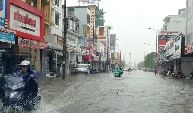 Thừa Thiên Huế lại mênh mông nước khi vừa qua trận lụt lớn - 8 Đường Hùng Vương, TP Huế ngập nặng