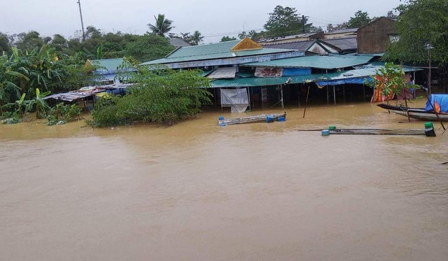 Các khu chợ ở huyện Quảng Điền bị nước tràn vào