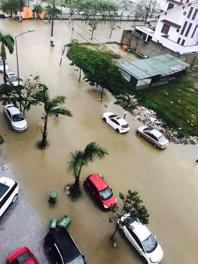 Lũ đang dâng cao “tấn công” nhiều tuyến đường tại Huế - 16 Ở chung cư Vicoland (ảnh: Đ.L)