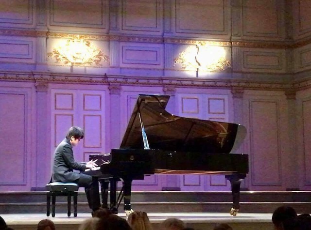 Lưu Đức Anh đoạt giải Nhất cuộc thi piano tại Thuỵ Điển - 1 Lưu Đức Anh trình diễn tại cuộc thi.