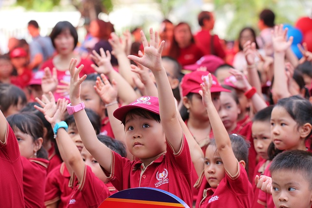 Rộn ràng lễ khai giảng năm học mới trên mọi miền Tổ quốc - 14 Rộn ràng lễ khai giảng năm học mới trên mọi miền Tổ quốc - 14