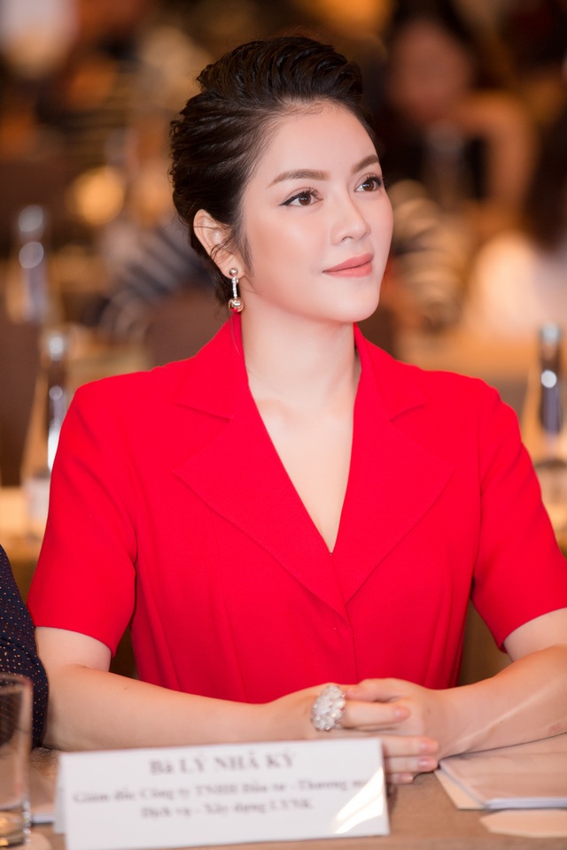 Lý Nhã Kỳ chi 1 triệu euro để đưa hình ảnh Việt Nam đến Cannes 2017 - 5 Lý Nhã Kỳ bày tỏ cô mong muốn được góp một phần công sức của mình vào sự phát triển của điện ảnh nước nhà. Vì thế, quyết định chi số tiền khá lớn như vậy, diễn viên cảm thấy tự hào vì đã là được điều tâm huyết mà cô mong muốn từ lâu.