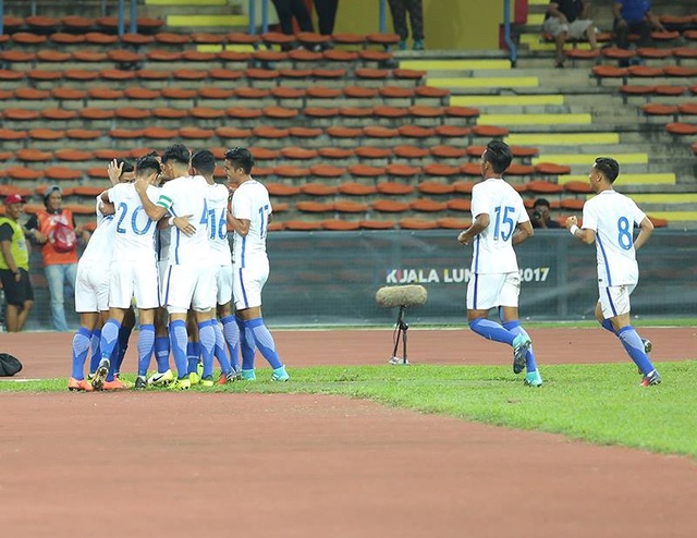 Chủ nhà U22 Malaysia “toát mồ hôi hột” vượt qua Brunei - 2 Dù sao, họ vẫn an ủi CĐV nhà bằng việc giành trọn 3 điểm trong ngày ra quân