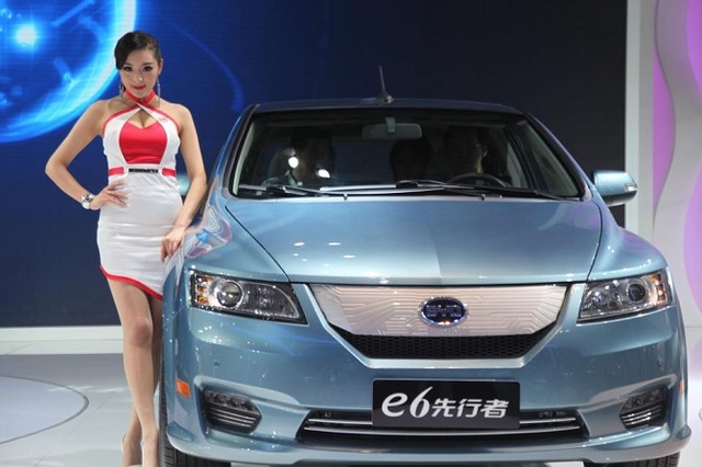 Trung Quốc cân nhắc giảm mục tiêu phát triển xe chạy điện - 1
Mẫu BYD e6 chạy hoàn toàn bằng điện của Trung Quốc