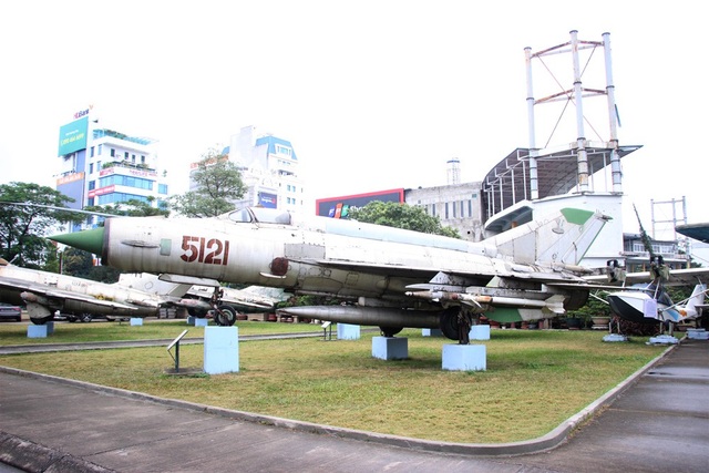 Anh hùng Phạm Tuân đã bắn rơi máy bay B52 như thế nào? - 4
Máy bay tiêm kích MIG-21 do Phạm Tuân điều khiển bắn rơi B52 vào đêm 27/12/1972. (Ảnh: Nguyễn Dương).