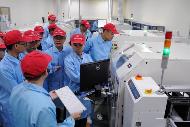 Những doanh nghiệp nức tiếng thu ngàn tỷ mỗi năm sau cổ phần hoá - 1
Năm 2005, Điện Quang chính thức được cổ phần hoá và năm 2008 được niêm yết trên sàn chứng khoán HOSE với mã giao dịch DQC.