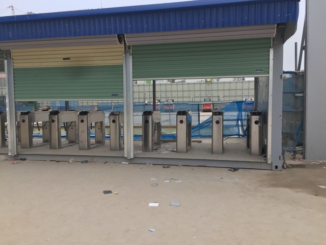 Vụ xô xát tại Samsung Bắc Ninh: Hàng loạt máy quay an ninh bị đập phá - 1
Hàng loạt máy quay an ninh, máy nhận diện vân tay bị phá hỏng trong cuộc xô xát.