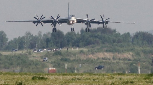 
Máy bay ném bom chiến lược Tupolev-95MS (Ảnh: Reuters)
