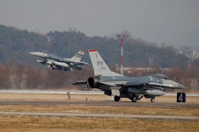 Bình Nhưỡng: Chiến tranh trên bán đảo Triều Tiên không thể tránh khỏi - 1
Máy bay chiến đấu F-16 của Mỹ diễn tập ở Hàn Quốc. (Ảnh: Reuters)