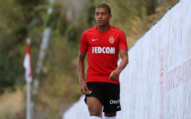 Nhật ký chuyển nhượng 22/8: Ibrahimovic sẵn sàng chịu thiệt vì MU - 2 PSG tính mượn Mbappe