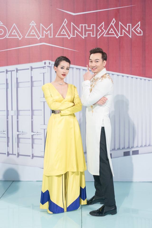 Quỳnh Chi của Thể thao 24/7 lột xác quyến rũ khi dẫn The Remix - 6 Quỳnh Chi của Thể thao 24/7 lột xác quyến rũ khi dẫn The Remix - 6