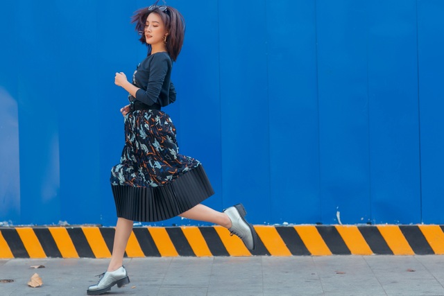 BTV Quỳnh Chi khoe giọng với hit “Phía sau một cô gái” - 3 BTV Quỳnh Chi khoe giọng với hit “Phía sau một cô gái” - 3