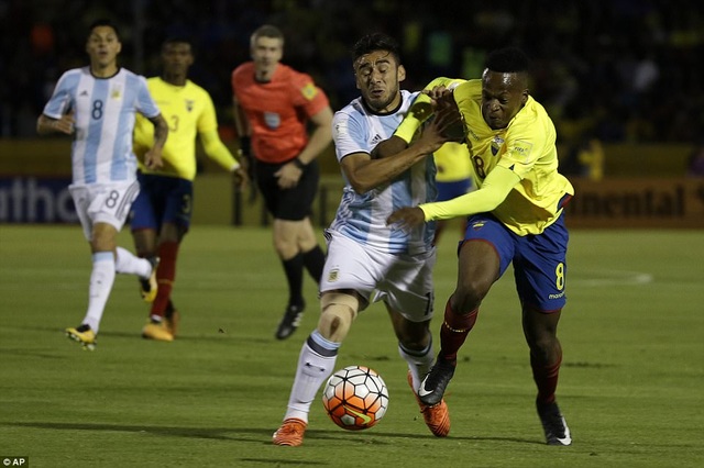 Những khoảnh khắc Messi mang về tấm vé dự World Cup 2018 cho Argentina - 15
Thắng Ecuador 3-1, Argentina kết thúc vòng loại khu vực Nam Mỹ đầy nhọc nhằn với vị trí thứ 3