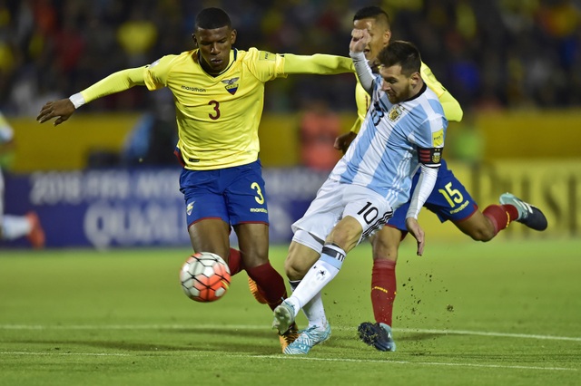 Messi đang thực sự bị “vắt kiệt sức” - 1 Messi phải cày ải liên tục trong thời gian qua