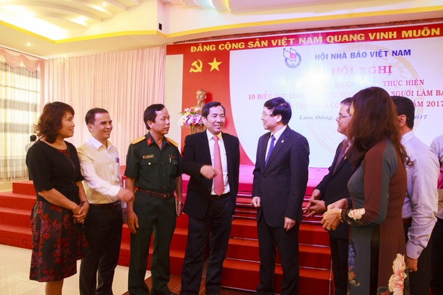Đạo đức báo chí đang trở thành một vấn đề nóng - 2 Đạo đức báo chí đang trở thành một vấn đề nóng - 2