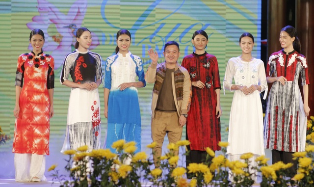 Cựu BTV Diệp Anh bất ngờ xuất hiện cùng diva Thanh Lam trong đêm lụa Bảo Lộc - 9 Cựu BTV Diệp Anh bất ngờ xuất hiện cùng diva Thanh Lam trong đêm lụa Bảo Lộc - 9