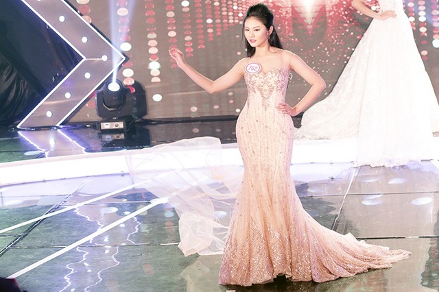 Ngắm 9 ngôi sao lộng lẫy trong đêm Chung kết Miss Teen 2017 - 10
Ngôi sao được yêu thích nhất Đặng Nguyễn Phương Nghi lộng lẫy khi trình diễn trang phục dạ hội