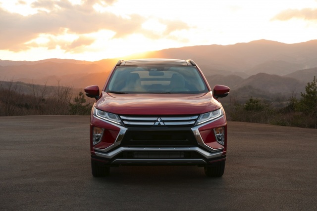 Mitsubishi Eclipse Cross gia nhập phân khúc SUV cỡ nhỏ - 4 Mitsubishi Eclipse Cross gia nhập phân khúc SUV cỡ nhỏ - 4