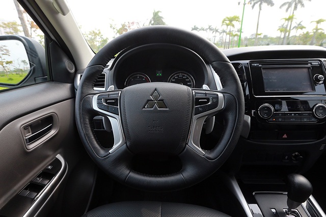 Mitsubishi Triton MIVEC - Sức mạnh mới đến từ công nghệ tiên tiến - 9 Hệ thống tay lái tích hợp lẫy chuyển số và hệ thống điều khiển hành trình cruise control