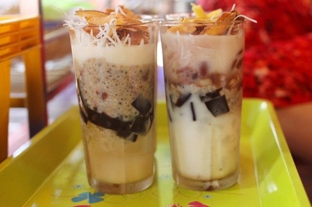 Những món ăn giải nhiệt cho mùa hè Hà Nội - 2 Chè là món ăn được bán quanh năm, nhưng thưởng thức chè vào mùa hè thì mới thật đúng vị.