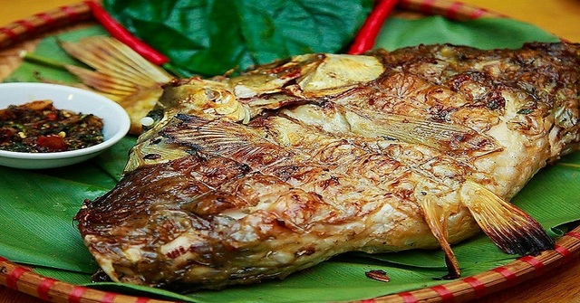 Những món ăn có tên độc, lạ, ít người biết ở Việt Nam - 3 Món cá nướng đặc biệt của người Thái ở Tây Bắc hấp dẫn từ màu sắc đến hương vị.