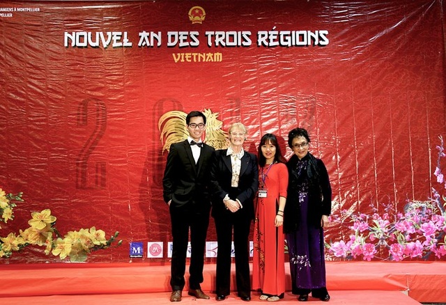 Cái Tết “muộn nhất” trong cộng đồng du học sinh Việt khắp năm châu - 2
Chương trình vinh dự tiếp đón nhiều đại diện từ chính quyền sở tại.