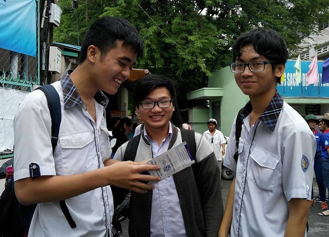 Chấm thi THPT: “Giải mã” đề Văn dễ nhưng điểm làng nhàng - 2 Nhiều người đánh giá đề Văn dễ nhưng ghi nhận tại TPHCM thì không có nhiều bài văn đạt điểm cao