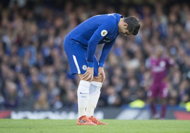 Morata chấn thương, Chelsea rơi vào đường cùng? - 1 Chấn thương của Morata đẩy Chelsea vào thế khó