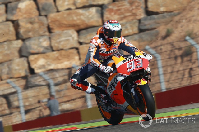 Vinales xuất sắc có pole tại chặng 14 MotoGP 2017 - 7 Vinales xuất sắc có pole tại chặng 14 MotoGP 2017 - 7