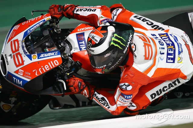 Chặng 1: Màn ra mắt không thể tuyệt vời hơn của Maverick Vinales - 11 Chặng 1: Màn ra mắt không thể tuyệt vời hơn của Maverick Vinales - 11