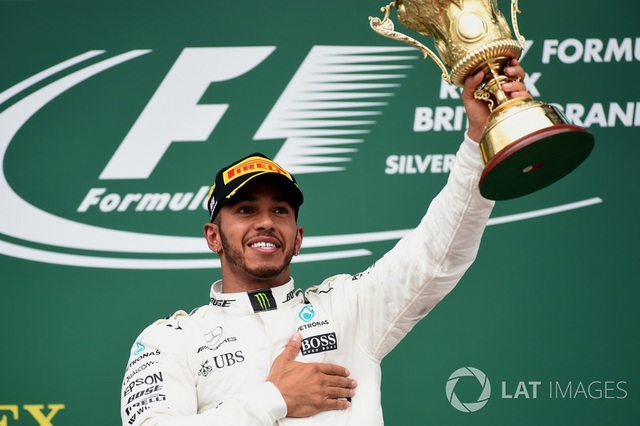Lewis Hamilton thắng dễ tại Silverstone - 13