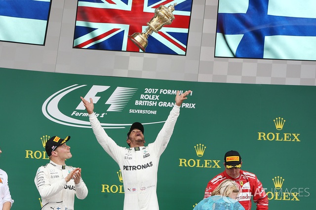Lewis Hamilton thắng dễ tại Silverstone - 12