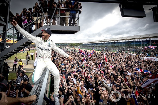 Lewis Hamilton thắng dễ tại Silverstone - 6 Lewis Hamilton thắng dễ tại Silverstone - 6