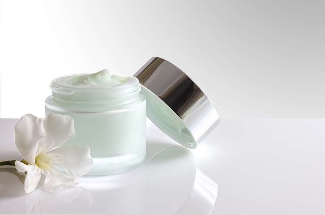 Pháp: Công bố 400 loại hóa mỹ phẩm có thành phần gây hại - 1 Pháp: Công bố 400 loại hóa mỹ phẩm có thành phần gây hại - 1