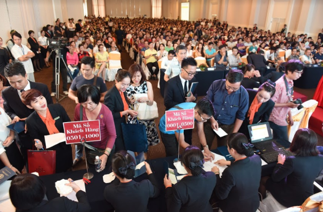 Sống và làm việc cùng một nơi, tiện lợi đủ bề - 1
Chỉ trong 3 đợt công bố, có 1.200 căn hộ Saigon South Residences đã được khách hàng đặt mua, đạt tỷ lệ tiêu thụ bình quân hơn 90% tính trên tổng số lượng căn hộ của 4 tòa nhà A, B, C và E.