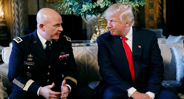 Mỹ để ngỏ mọi phương án đáp trả Triều Tiên sau vụ phóng tên lửa - 1
Tổng thống Mỹ Donald Trump (phải) và Cố vấn an ninh quốc gia Mỹ Herbert McMaster. (Ảnh: Reuters)