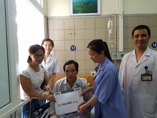 Vượt qua bạo bệnh vì nấm độc, bệnh nhân nghèo chia tiền ủng hộ cho người khác - 2 Số tiền 32.500.000 đồng của bạn đọc qua Quỹ Nhân ái (Báo Dân trí) ủng hộ cho bệnh nhân. Ảnh: T.A