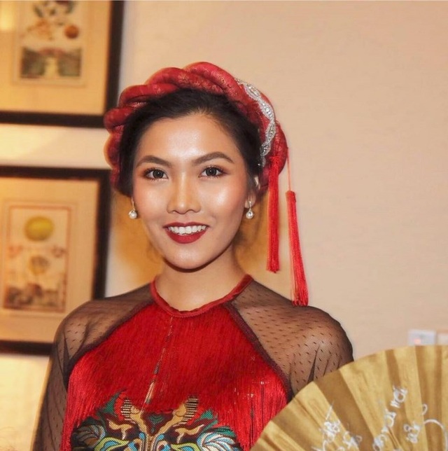 Hoa khôi DHS Việt ngày càng trưởng thành, cuốn hút khó cưỡng - 12
Nam Phương thu hút mọi ánh nhìn dù trong trang phục nào.