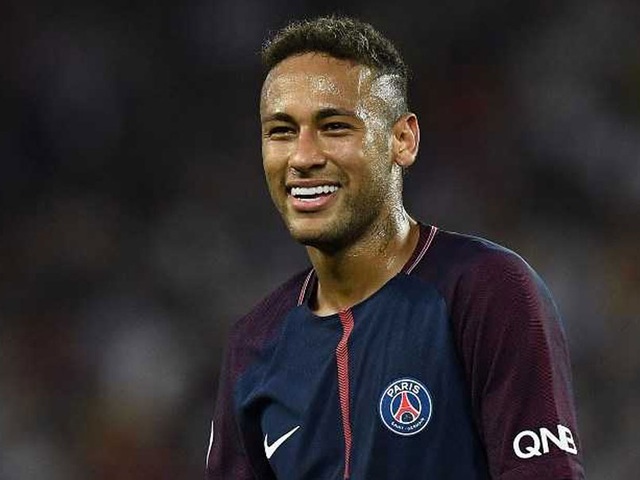 PSG đã thực hiện cú sốc lớn trên thị trường chuyển nhượng khi vung tới 222 triệu euro (198 triệu bảng) để chiêu mộ Neymar. Đây là kỷ lục chuyển nhượng của bóng đá thế giới, gấp đôi kỷ lục cũ của Paul Pogba.