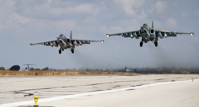 Moscow vừa tuyên bố rút quân, máy bay Nga-Mỹ “chạm trán” ở Syria - 1
Máy bay chiến đấu Su-25 của Nga ở Syria (Ảnh: Sputnik)