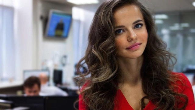 Tân phát ngôn viên 26 tuổi xinh đẹp của Bộ trưởng Quốc phòng Nga - 1 Theo RT, Rossiyana Markovskaya, sinh năm 1991, đã được bổ nhiệm làm người phát ngôn của Bộ trưởng Quốc phòng Nga Sergey Shoigu từ ngày 17/11. (Ảnh: Rossiyana Markovskaya/Facebook)