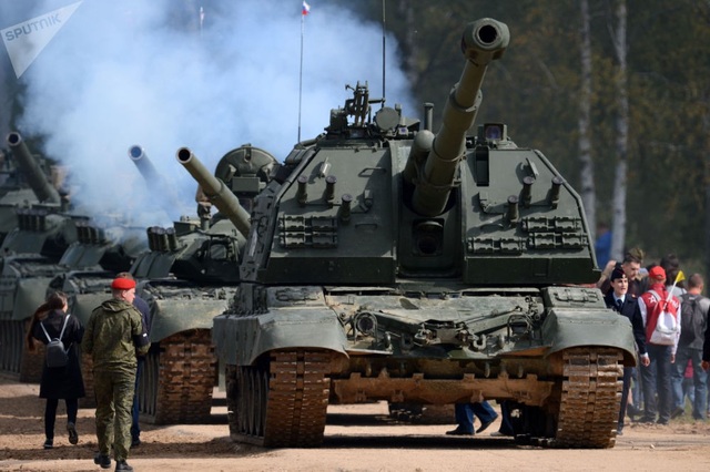 Pháo Msta-S xuất hiện tại Diễn đàn Kỹ thuật Quân sự Quốc tế ARMY-2016 ở ngoại ô thủ đô Moscow.