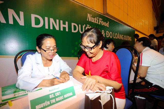 NutiFood khám sức khỏe và tư vấn dinh dưỡng cho người cao tuổi - 2 NutiFood khám sức khỏe và tư vấn dinh dưỡng cho người cao tuổi - 2