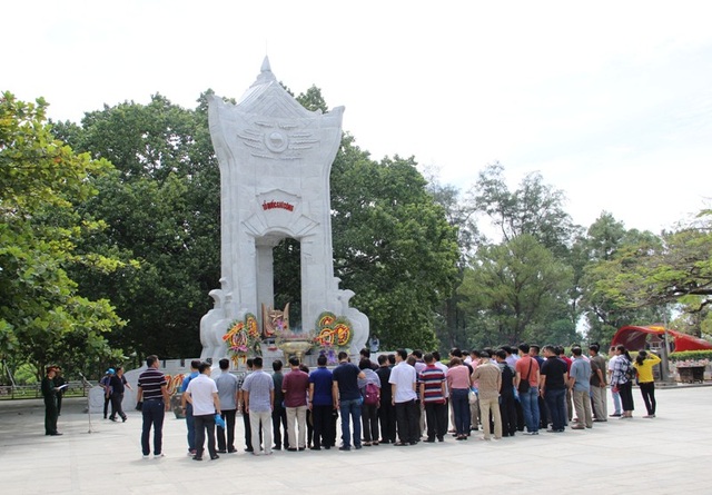 Ấm lòng linh hồn liệt sĩ, vẹn nghĩa tình với thân nhân - 5 Nghĩa trang Trường Sơn nhộn nhịp người đến tri ân liệt sĩ