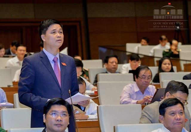 “Cán bộ có năng lực, bản lĩnh kém rất sợ đối thoại với dân” - 1 Đại biểu Quốc hội Ngọ Duy Hiểu phát biểu tại hội trường chiều 7/11.