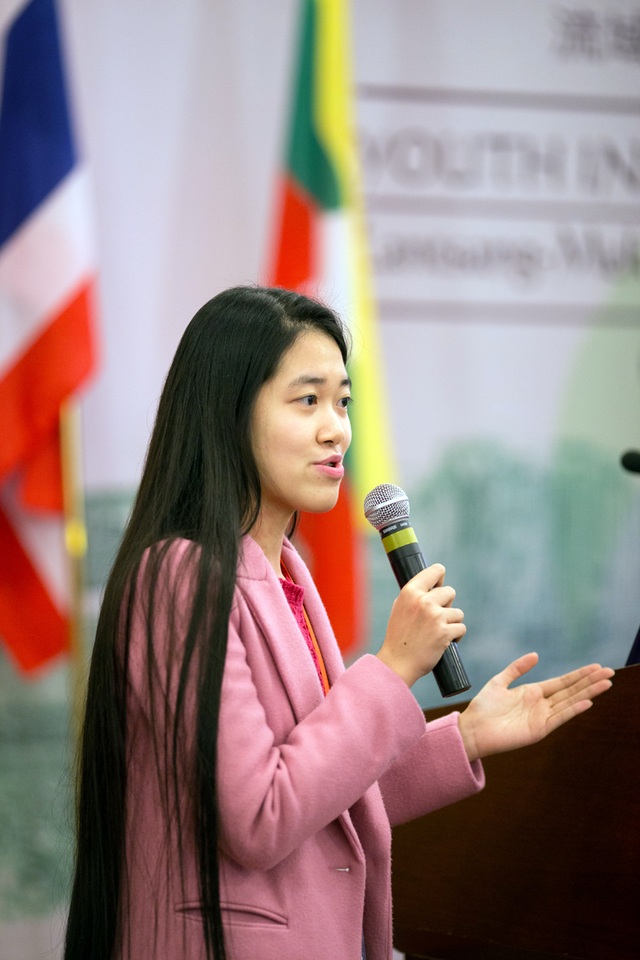 Sinh viên Việt giành giải Nhất cuộc thi Sáng tạo về sông Mê Kông - 3
Vũ Quỳnh Trang - Khoa Truyền thông và Văn hóa đối ngoại tự tin phản biện trước câu hỏi của các giám khảo