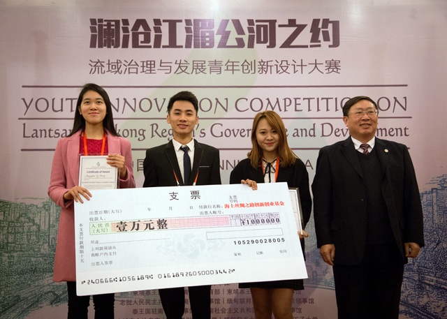 Sinh viên Việt giành giải Nhất cuộc thi Sáng tạo về sông Mê Kông - 4
3 sinh viên của Học viện Ngoại giao đã xuất sắc giành giải Nhất – Dự án tiềm năng nhất của cuộc thi.