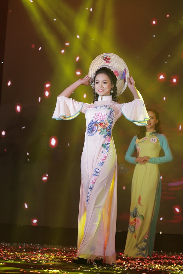 Nữ sinh Kinh tế đối ngoại đăng quang Hoa khôi Ngoại thương 2017 - 12
Vũ Thị Vân Anh giành giải Hoa khôi thân thiện